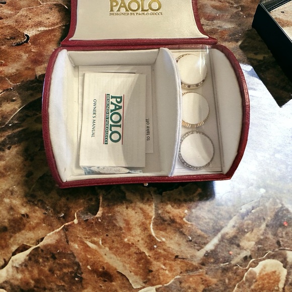 New Authentic Paolo Gucci Watch set with 3 interchangeable Screw on Bezels - Picture 3 of 4